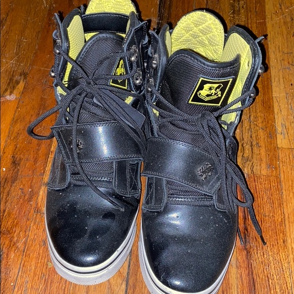 Used - Picture 2 of 3